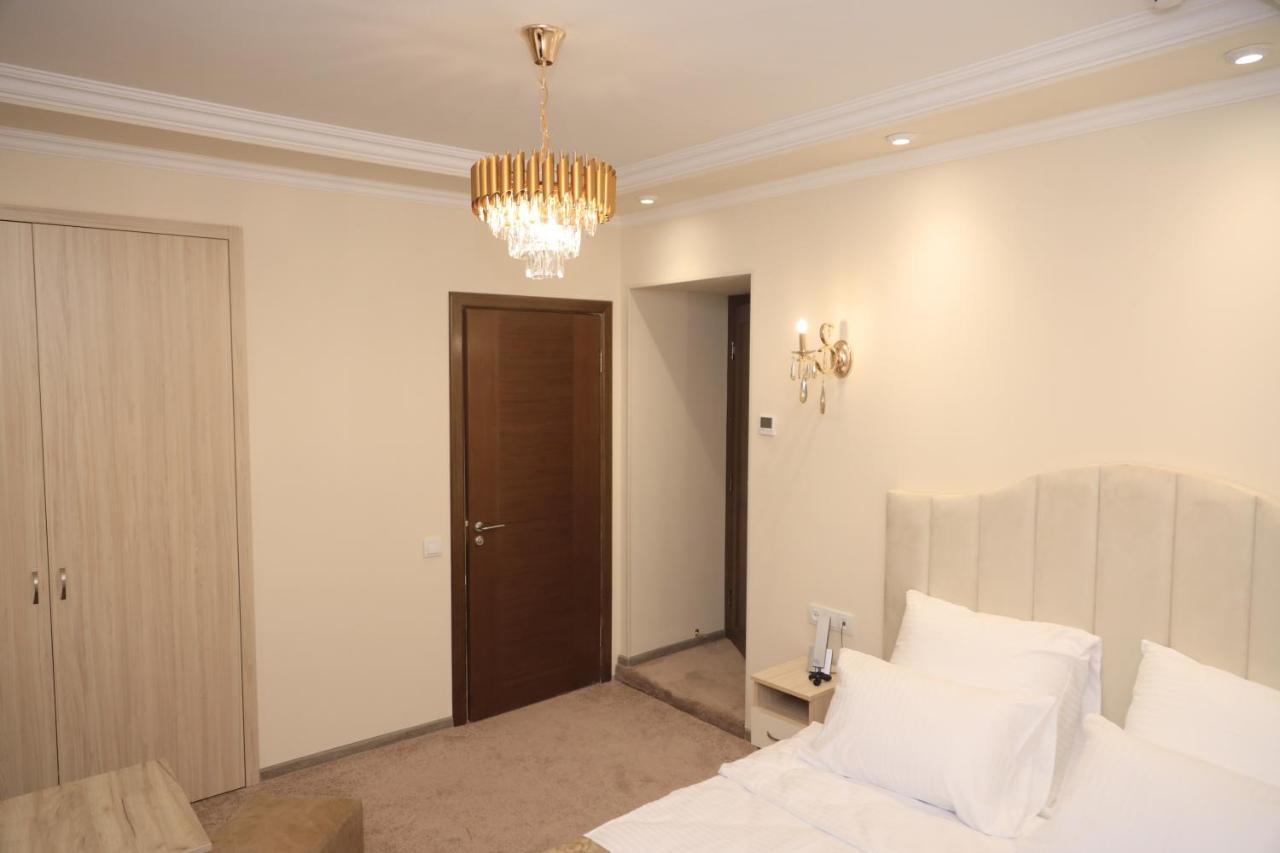 Delin Hotel And Tours エレバン エクステリア 写真