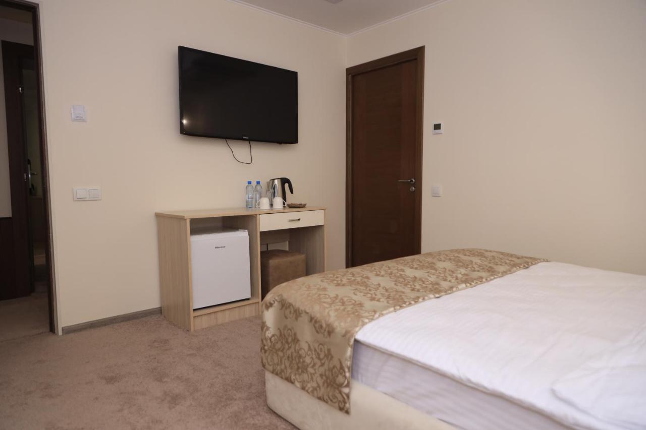 Delin Hotel And Tours エレバン エクステリア 写真
