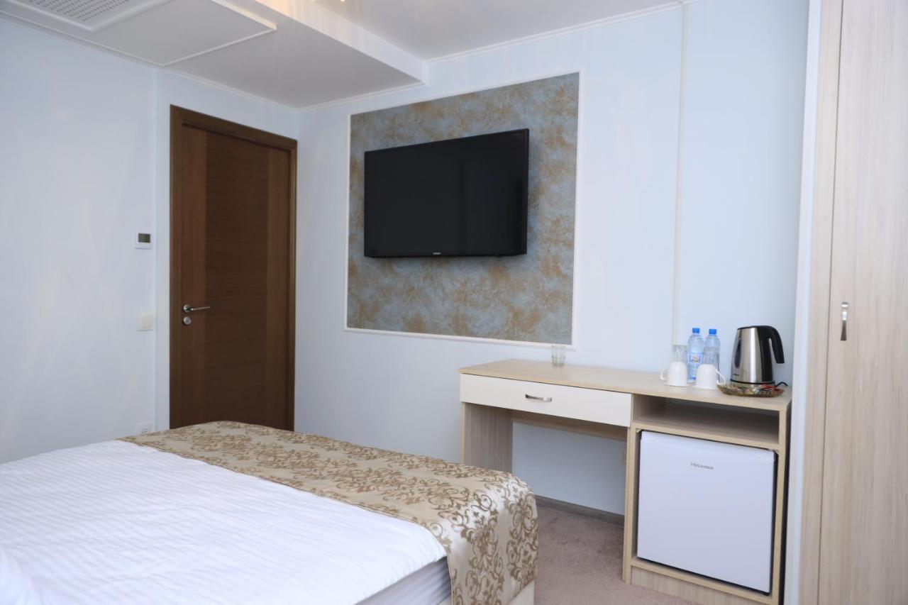 Delin Hotel And Tours エレバン エクステリア 写真