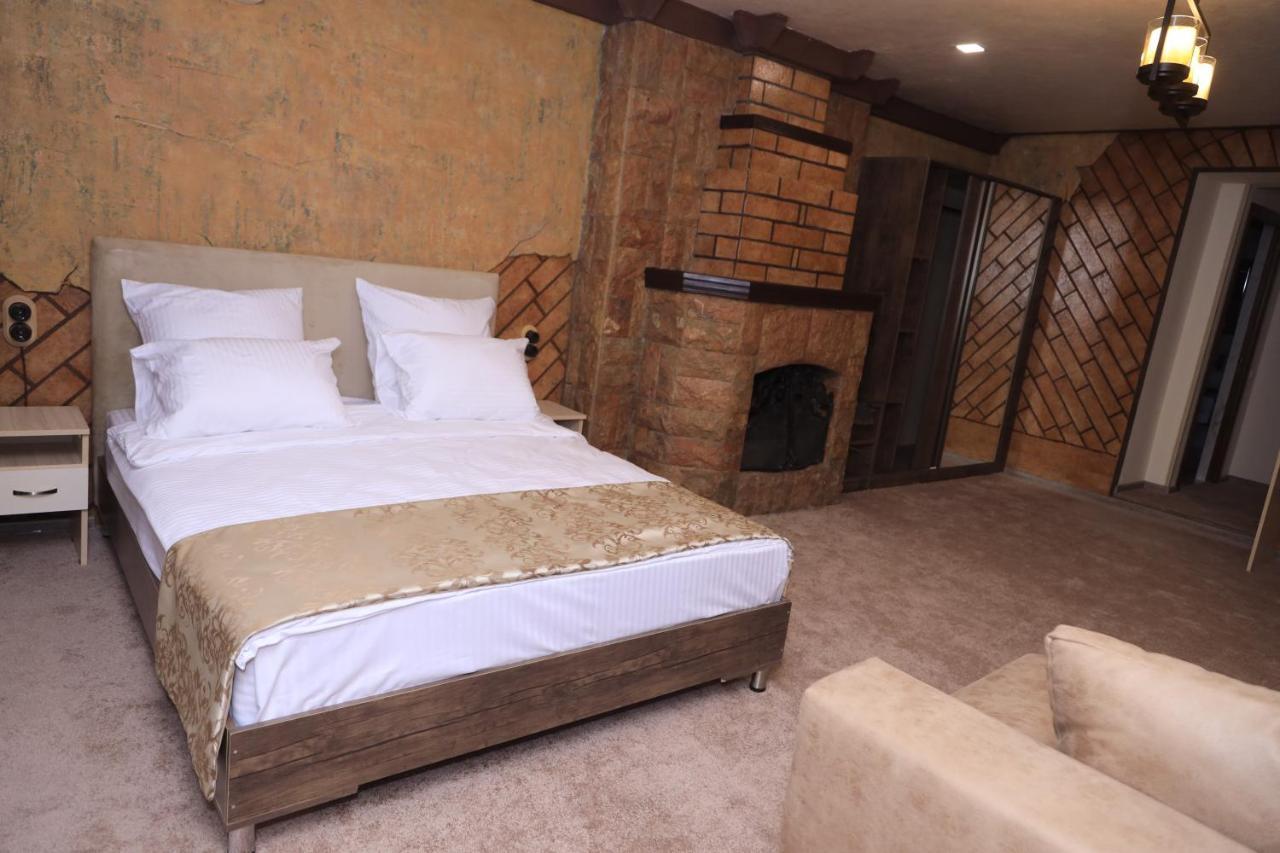 Delin Hotel And Tours エレバン エクステリア 写真