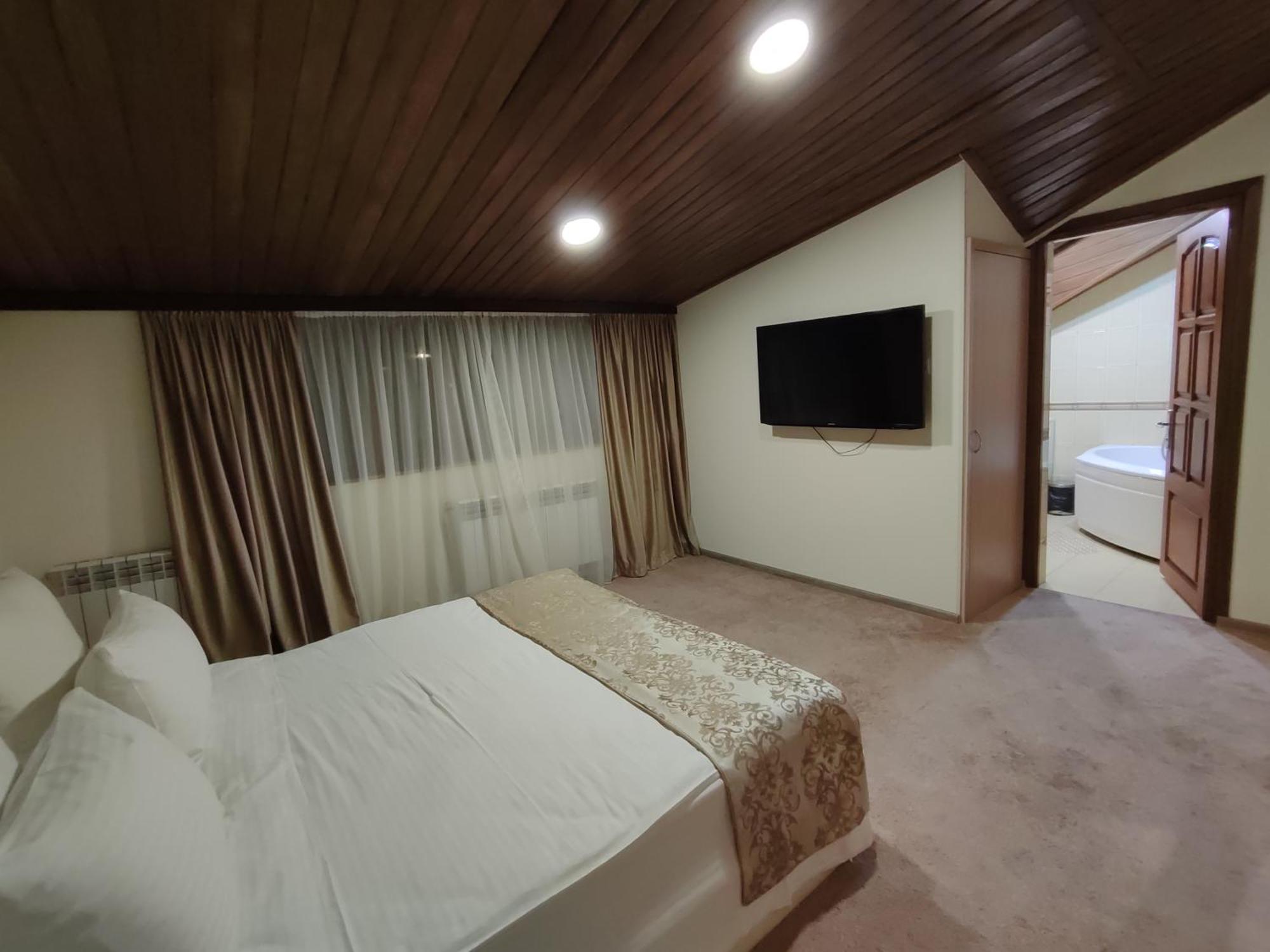 Delin Hotel And Tours エレバン エクステリア 写真