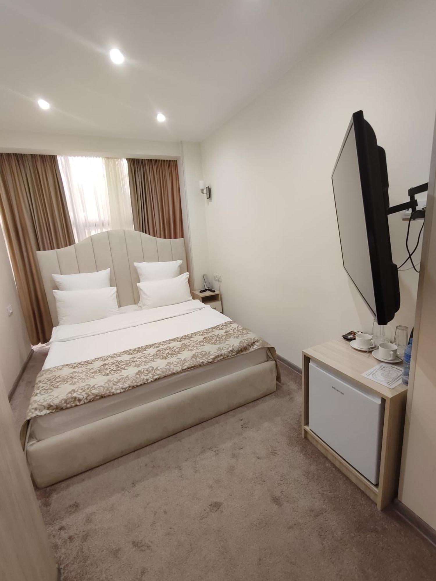 Delin Hotel And Tours エレバン エクステリア 写真