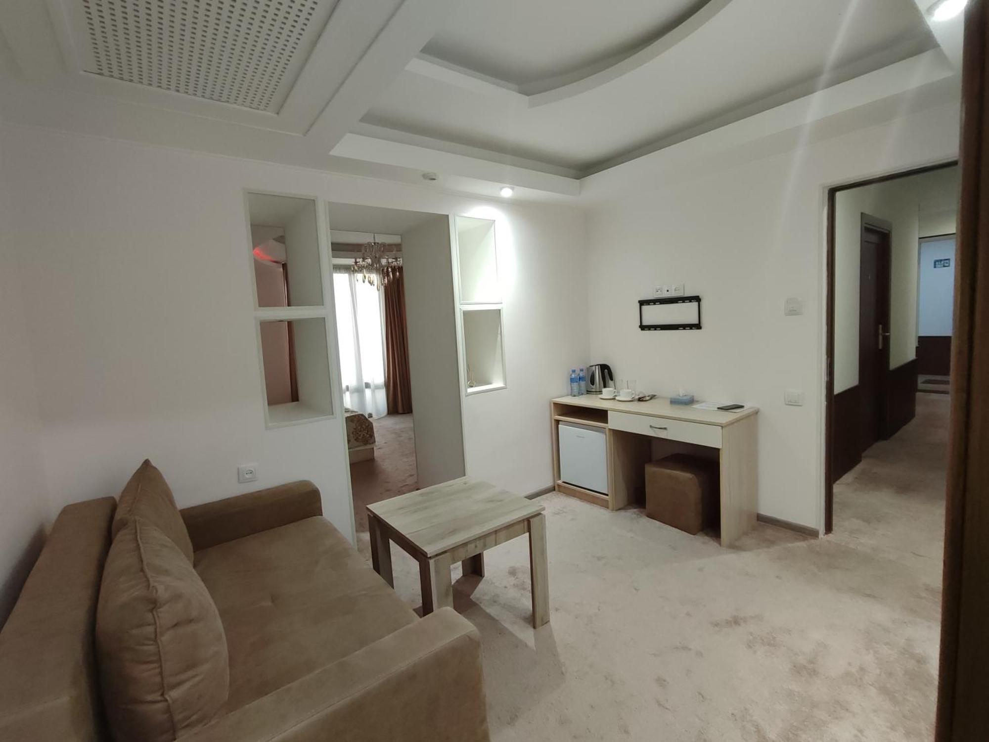 Delin Hotel And Tours エレバン エクステリア 写真