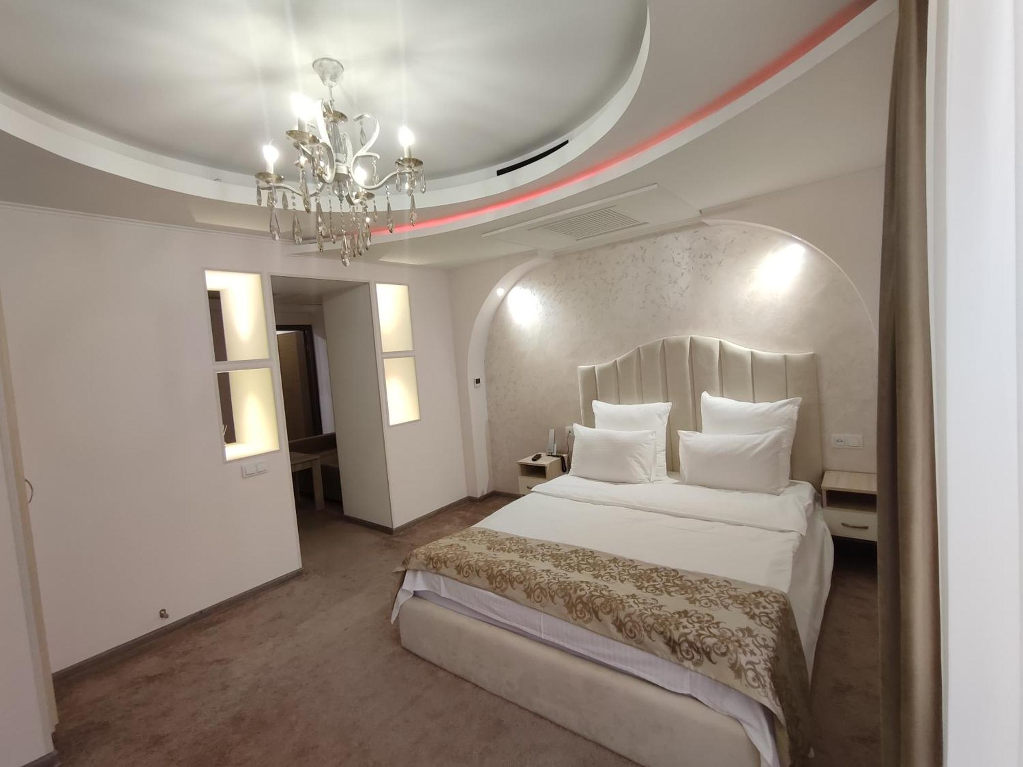 Delin Hotel And Tours エレバン エクステリア 写真
