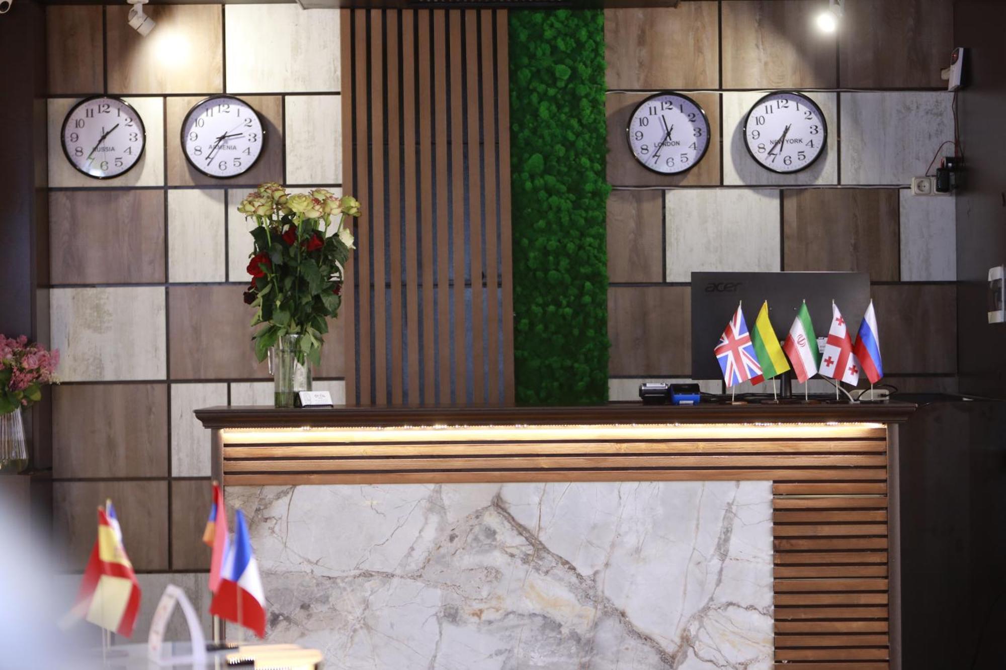 Delin Hotel And Tours エレバン エクステリア 写真