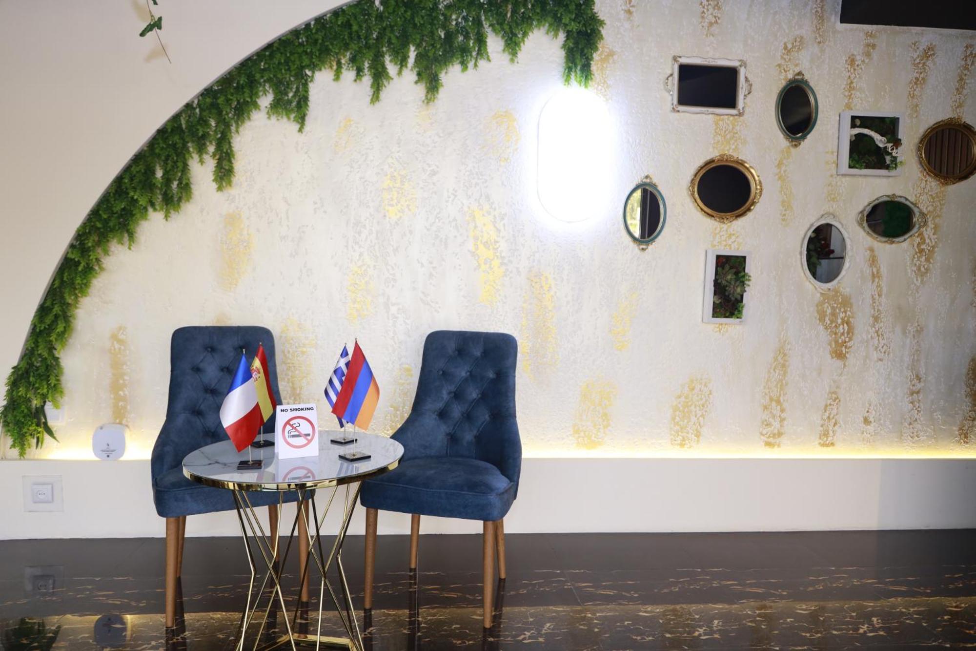 Delin Hotel And Tours エレバン エクステリア 写真