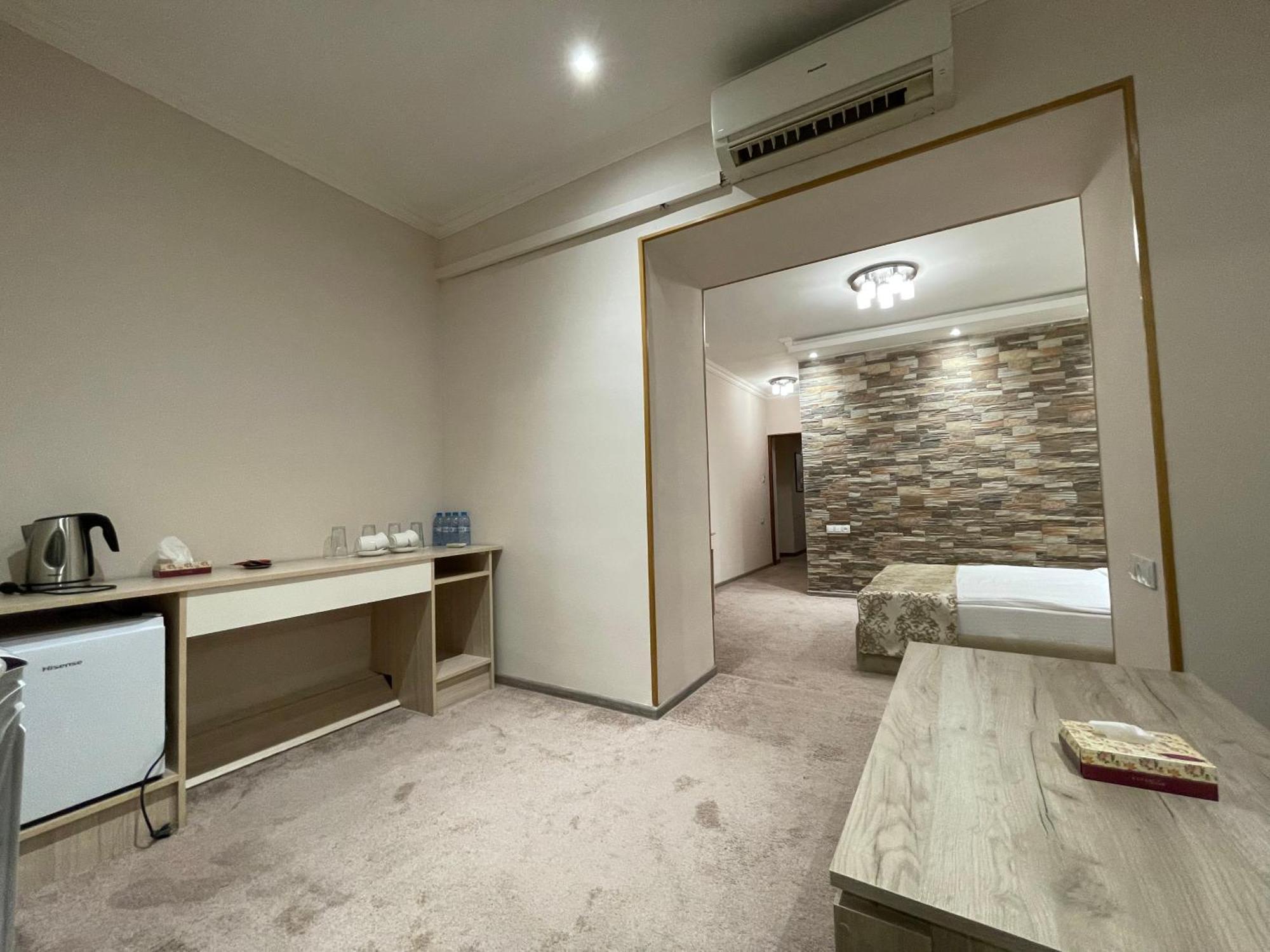 Delin Hotel And Tours エレバン エクステリア 写真