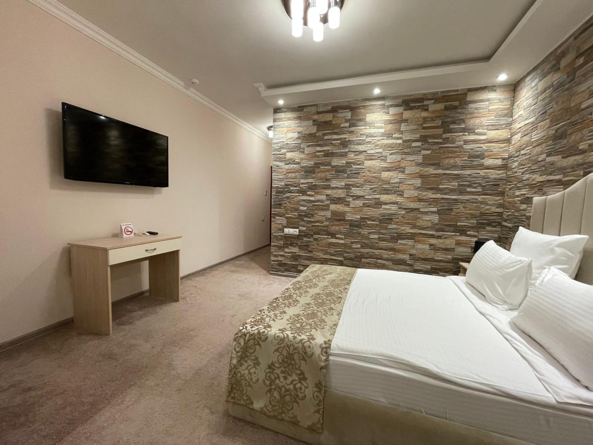 Delin Hotel And Tours エレバン エクステリア 写真