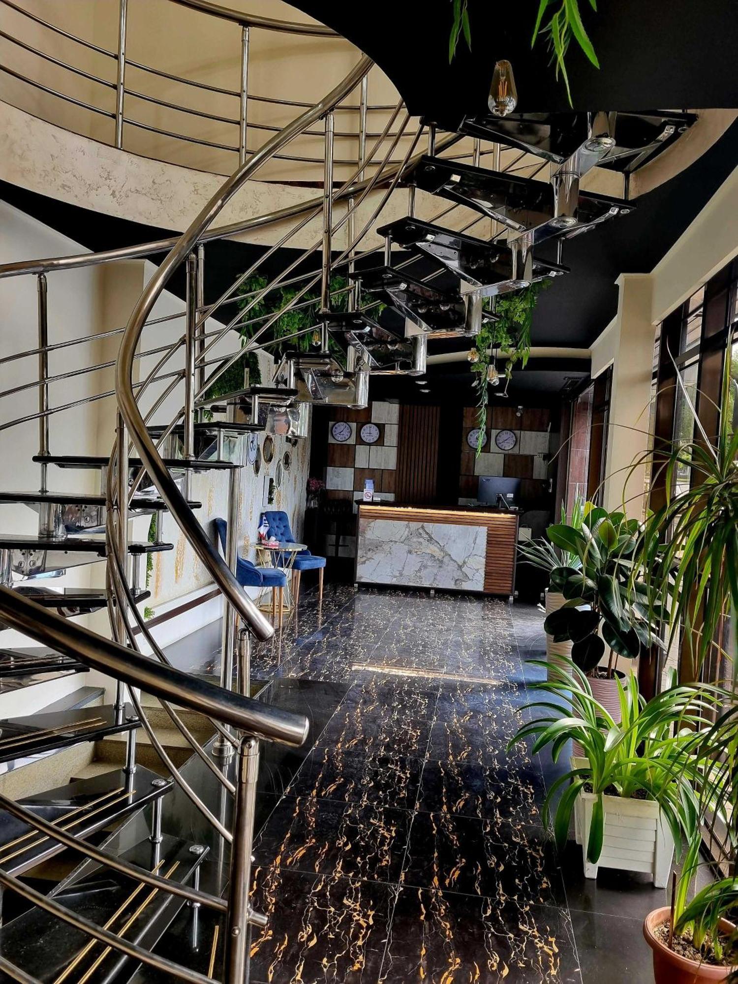 Delin Hotel And Tours エレバン エクステリア 写真